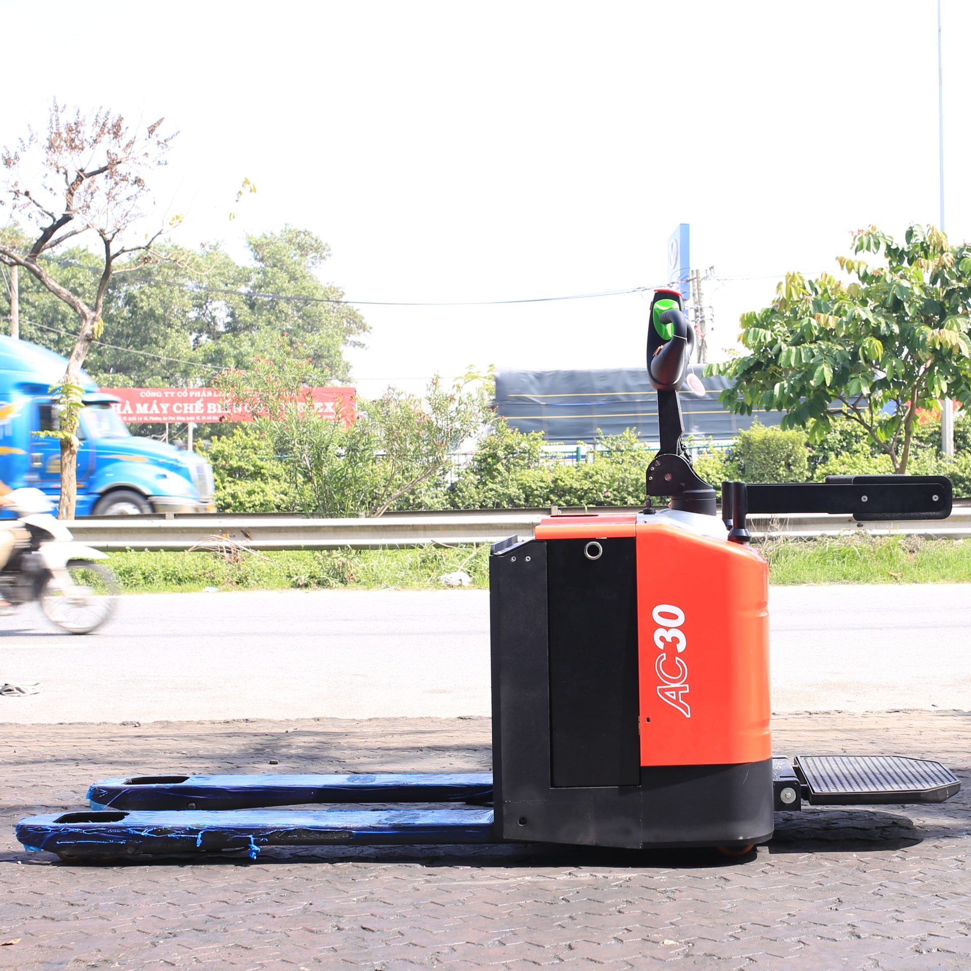 Xe nâng tay điện thấp HELI 3 tấn CBD30-460 - Ảnh 2