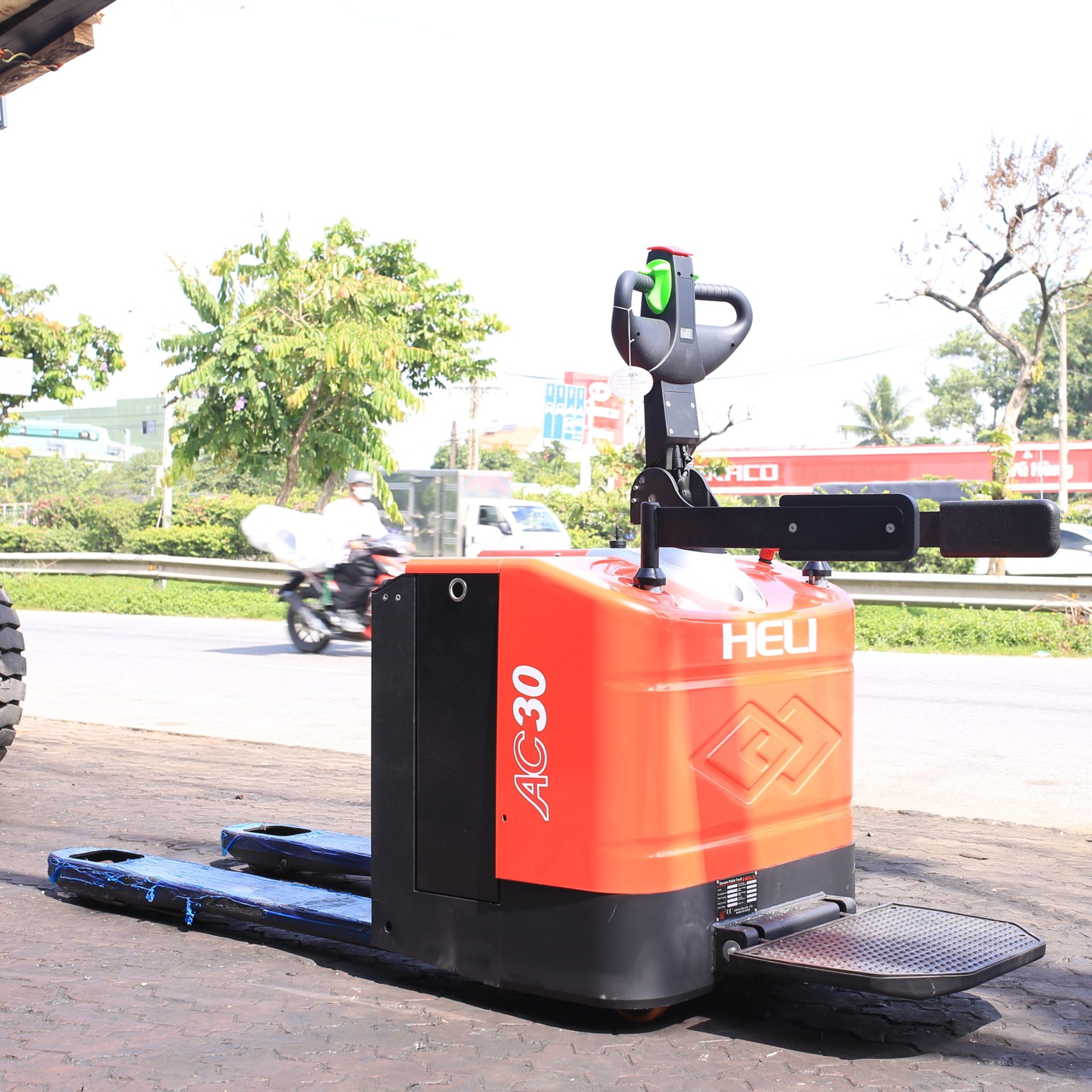 Xe nâng tay điện thấp HELI 3 tấn CBD30-460 - Ảnh 3