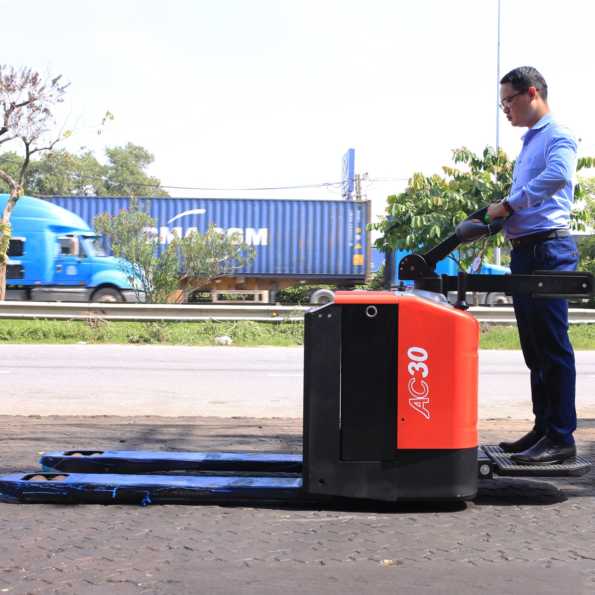 Xe nâng tay điện thấp HELI 3 tấn CBD30-460 - Ảnh 6