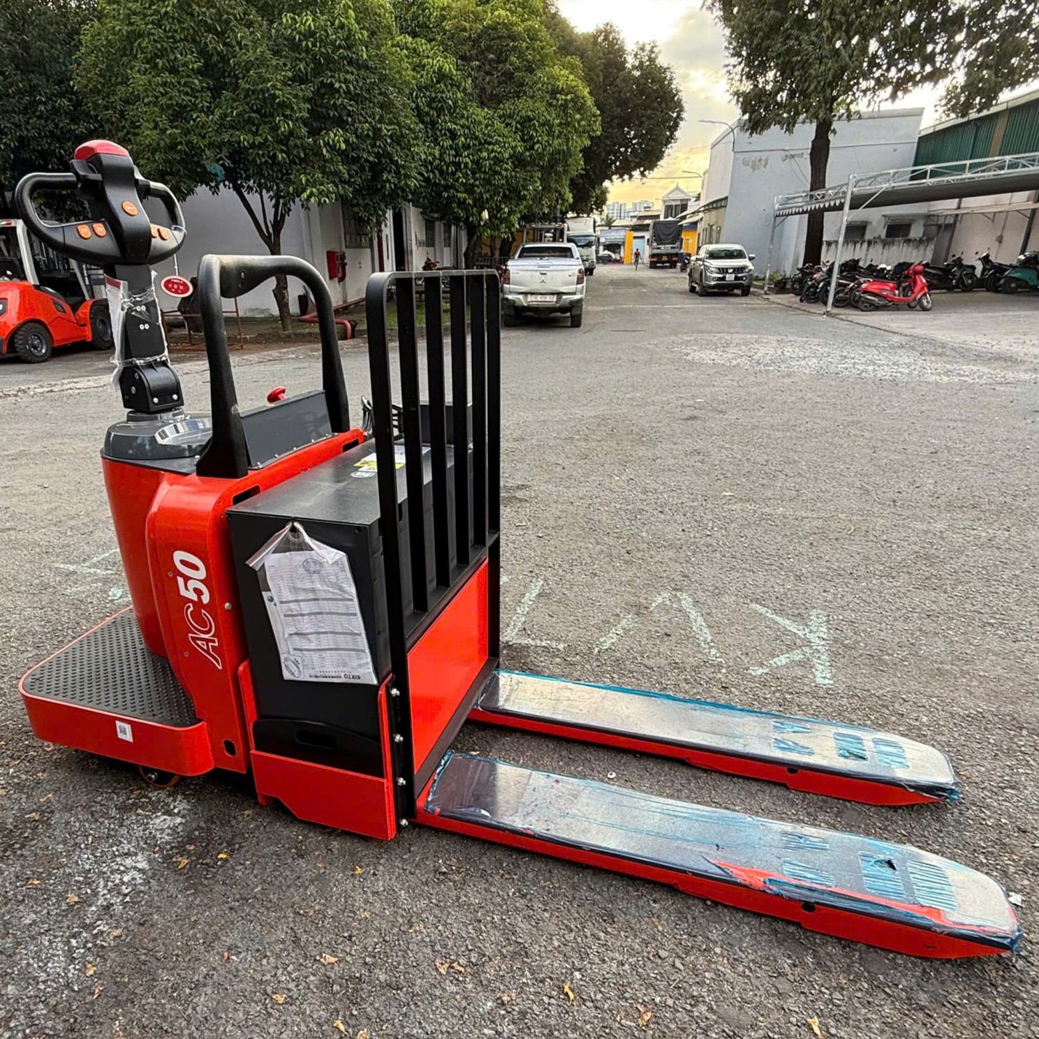 Xe nâng tay điện thấp HELI 5 tấn CBD50-520 - Ảnh 5